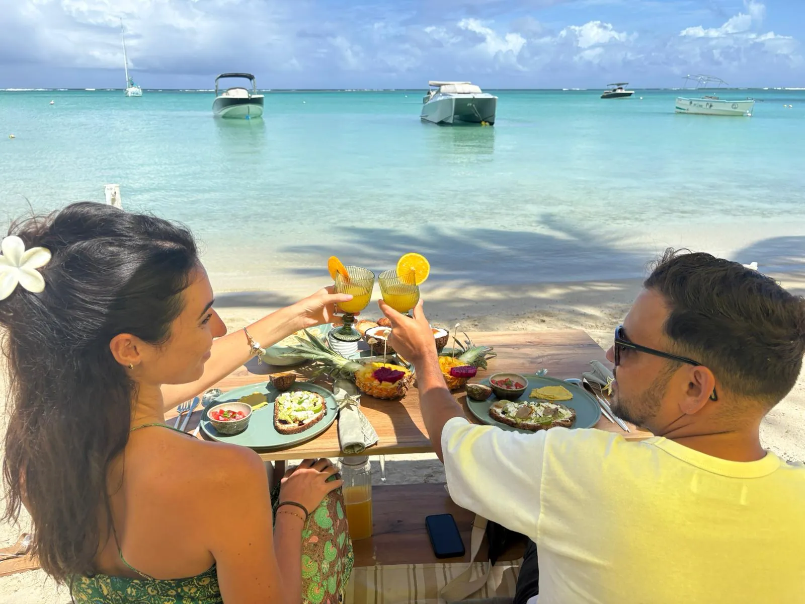 Brunch plage Île Maurice — expérience gastronomique face à l'océan